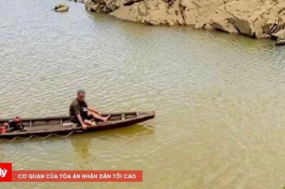 Đi chơi cùng gia đình, người phụ nữ rơi xuống sông mất tích