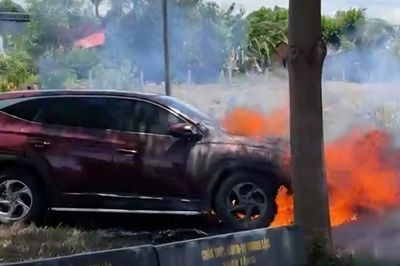 Ô tô Hyundai Tucson bốc cháy khi chủ xe đang dự đám cưới