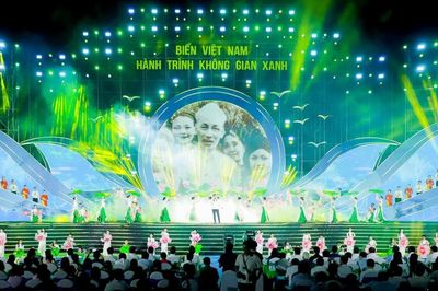 Chương trình nghệ thuật 'Biển Việt Nam - Hành trình không gian xanh' lan tỏa thông điệp bảo vệ môi trường biển và phát triển bền vững
