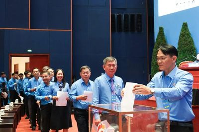 Thủ tướng đối thoại với đại biểu tại phiên bế mạc Đại hội XIV Công đoàn Việt Nam