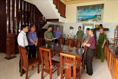 Bắt hiệu trưởng một trường tiểu học để điều tra hành vi nhận hối lộ