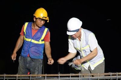 Thi công xuyên đêm, đẩy tiến độ xây trường vùng biên Quảng Ngãi