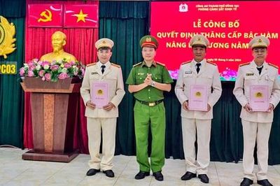 Thăng cấp bậc hàm, nâng bậc lương cho 73 cán bộ, chiến sĩ Công an Đồng Nai