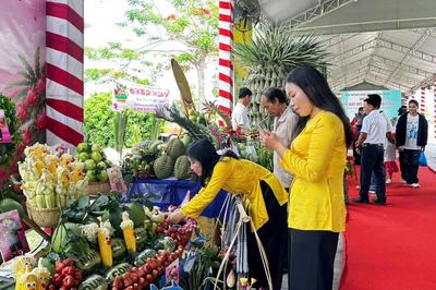 Rực sắc màu ngày hội tôn vinh trái cây miền Tây