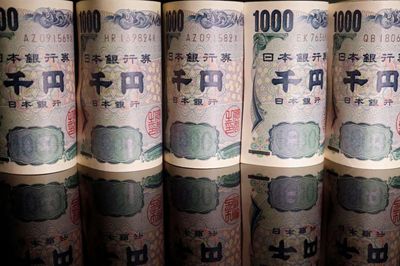 Đồng yên chạm ngưỡng 160, USD tăng nhờ căng thẳng Vùng Vịnh