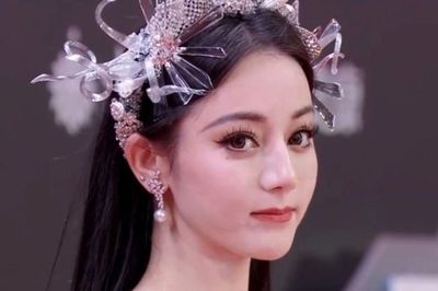 Địch Lệ Nhiệt Ba lần đầu lên tiếng về lý do ngừng đóng phim suốt nửa năm qua