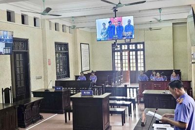 Xét xử sơ thẩm trực tuyến 4 đối tượng sử dụng trái phép chất ma túy