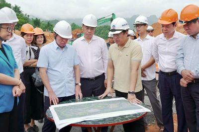 Phó Thủ tướng Lê Tiến Châu kiểm tra tiến độ xây dựng các trường phổ thông nội trú liên cấp ở Cao Bằng