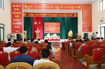 Phóng viên nhiều cơ quan báo chí đi thực tế và tìm hiểu thông tin tại xã Thọ Lập