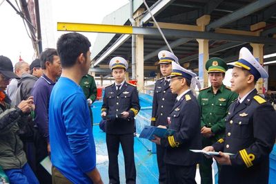 Đà Nẵng vươn mình cùng biển xanh