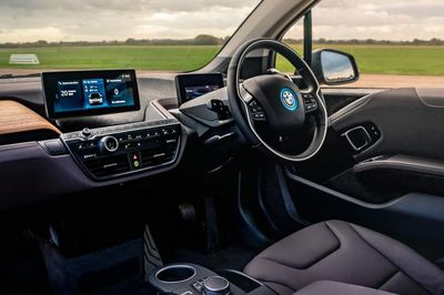 BMW i3 dừng sản xuất vào tháng 8: Chờ đợi thế hệ New Class đột phá năm 2027