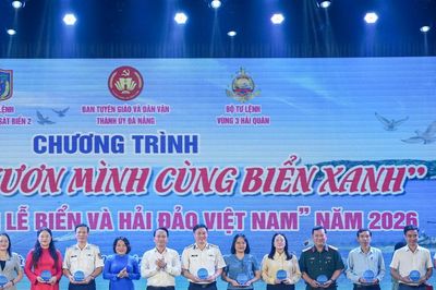 Lan tỏa tình yêu biển đảo qua chương trình 'Đà Nẵng - Vươn mình cùng biển xanh'