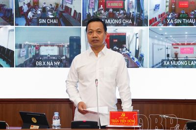 Bí thư Tỉnh ủy Trần Tiến Dũng giao ban với bí thư đảng ủy 45 xã, phường