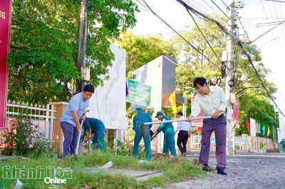 Phường Bắc Cam Ranh ra quân hưởng ứng Ngày Môi trường thế giới