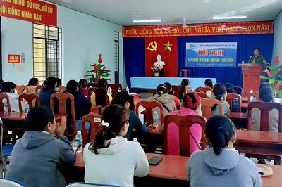 Tập huấn kiến thức về an toàn thực phẩm cho 40 phụ nữ xã Cam An