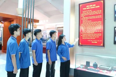 Từ khát vọng đến dựng xây quê hương