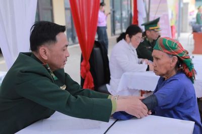 Nghĩa tình thầy thuốc 'quân hàm xanh' (Kỳ 2): Vững 'nền tảng' y tế phên dậu
