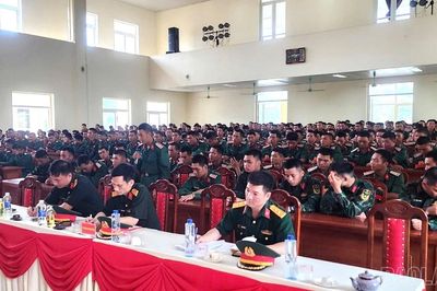 Đối thoại dân chủ với chiến sĩ mới tại Trung đoàn 254