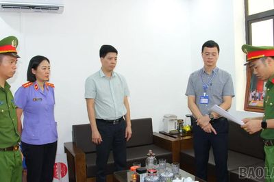 Lào Cai: Khởi tố thêm 02 bị can liên quan vụ lan can đá bờ sông Hồng bị gãy đổ sau bão Yagi
