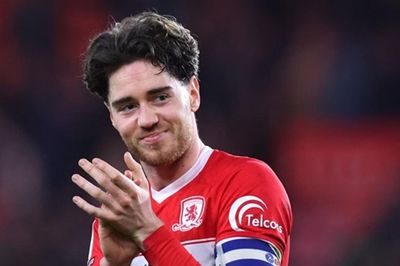 HLV Michael Carrick hối thúc Man Utd chiêu mộ 'Declan Rice mới' Hayden Hackney từ Middlesbrough