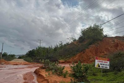 Kiến nghị khắc phục nguy cơ sạt lở diện rộng, uy hiếp 70 hộ dân ở Phan Rí Cửa