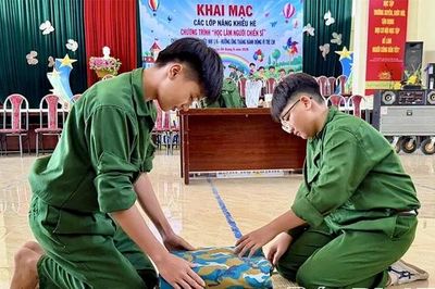 84 học sinh tham gia chương trình 'Học làm người chiến sĩ'