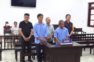 5 bị cáo lĩnh án treo về tội đánh bạc