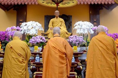Trang nghiêm Lễ tưởng niệm Bồ-tát Thích Quảng Đức tại bảo tháp Đa Bảo trong khuôn viên Việt Nam Quốc Tự