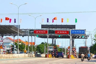 Phát hiện nhiều lượt xe được miễn phí không đúng đối tượng tại BOT Hòa Phước