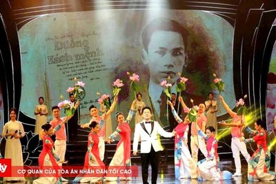 'Hồ Chí Minh - Nguồn sáng dẫn đường'- chương trình nghệ thuật đặc sắc tái hiện hành trình cách mạng vĩ đại của Bác