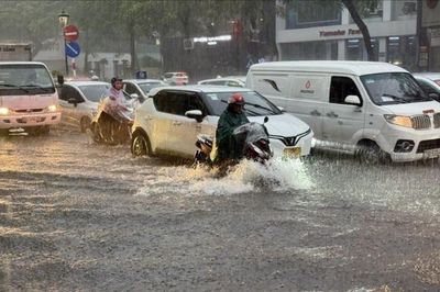 Hà Nội yêu cầu chủ động ứng phó mưa lớn, dông lốc và ngập úng