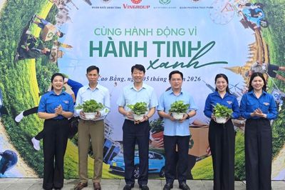 Hơn 80 đoàn viên tham gia bảo vệ môi trường ven sông Bằng Giang