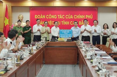 Phó Thủ tướng Chính phủ Lê Tiến Châu: Xây dựng hệ thống trường nội trú liên cấp các xã biên giới trở thành mô hình giáo dục đặc biệt