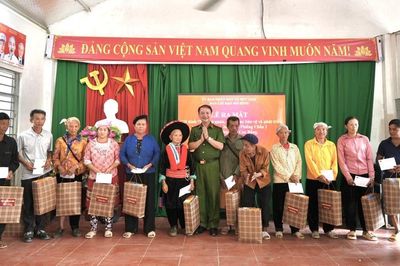 Ra mắt mô hình 'Xóm tự quản, chung tay bảo vệ và phát triển rừng' tại xã Huy Giáp