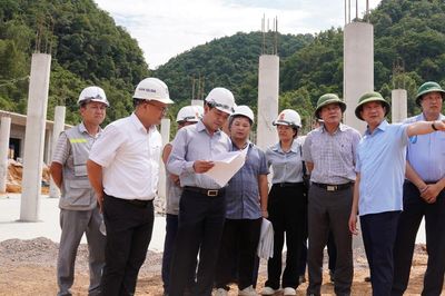 Tổ Giám sát Ủy ban Kiểm tra Trung ương kiểm tra tiến độ xây dựng trường nội trú liên cấp tại 3 xã: Hạ Lang, Phục Hòa, Đức Long