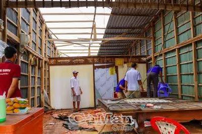 Mưa dông, lốc xoáy làm sập và tốc mái 5 căn nhà trong đêm