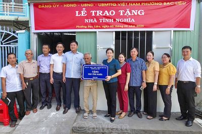 Phường Bạc Liêu tặng nhà tình nghĩa cho hộ khó khăn