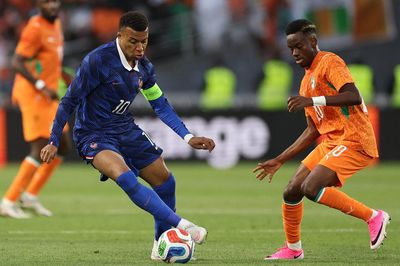 Mbappe đá nửa trận không ghi bàn, Pháp thua ngược Bờ Biển Ngà 1-2
