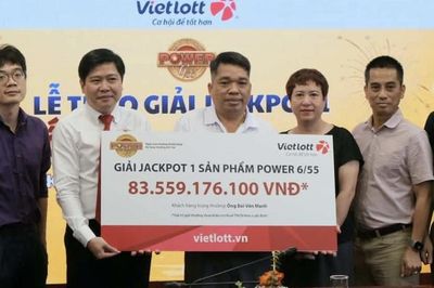 Chủ nhân giải độc đắc hơn 83 tỷ đồng không đeo mặt nạ nhận thưởng