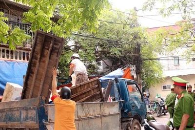 Nghĩa Đô: Quyết liệt xử lý 'chợ cóc', chợ tạm sau phản ánh