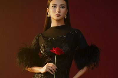 Sắc vóc ngoài đời của nữ NSƯT 39 tuổi vừa được đề cử vào danh sách người đẹp nhất thế giới