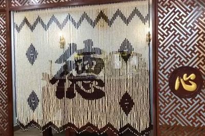 Có nên dùng rèm che bàn thờ chung cư? Lưu ý gì để tránh phạm kỵ?