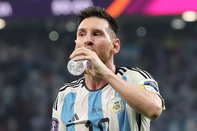 Oái oăm lệnh cấm khán giả mang chai nước tái sử dụng vào sân tại World Cup 2026