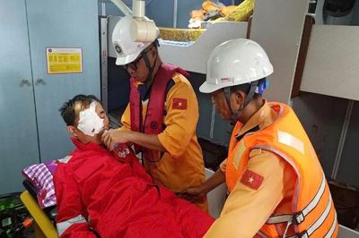 Kịp thời cứu nạn khẩn cấp thuyền viên nước ngoài bị tai nạn trên vùng biển Khánh Hòa