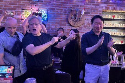 Vị tỷ phú trả tiền cho bữa 'gà bia' với CEO Nvidia