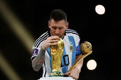 Thông điệp của huyền thoại rock đã mất gửi Messi