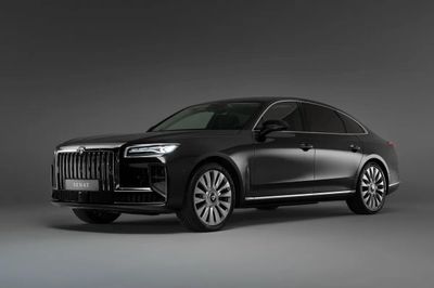 'Rolls-Royce của Nga' giờ là xe Trung Quốc đổi logo