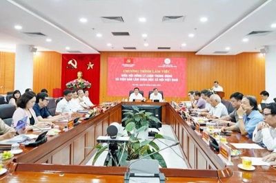Ký kết Chương trình hợp tác giữa Hội đồng Lý luận Trung ương với Viện Hàn lâm Khoa học xã hội Việt Nam