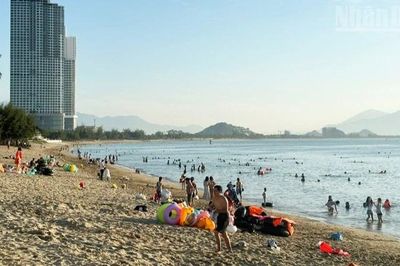 Cần chung tay giữ sạch bãi biển Bình Sơn-Ninh Chử