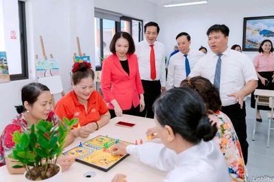 Khai trương cơ sở chăm sóc sức khỏe ban ngày cho người cao tuổi đầu tiên tại Hà Nội